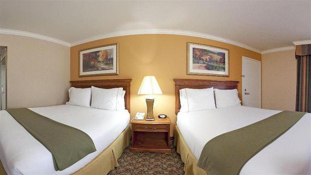 Hotel Xola Trademark Collection By Wyndham Moreno Valley Exterior photo