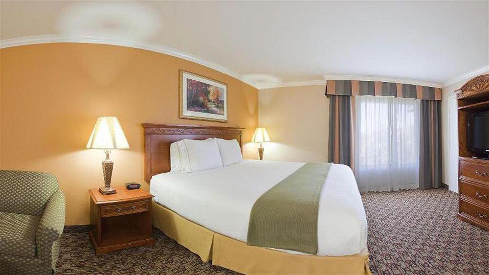 Hotel Xola Trademark Collection By Wyndham Moreno Valley Exterior photo