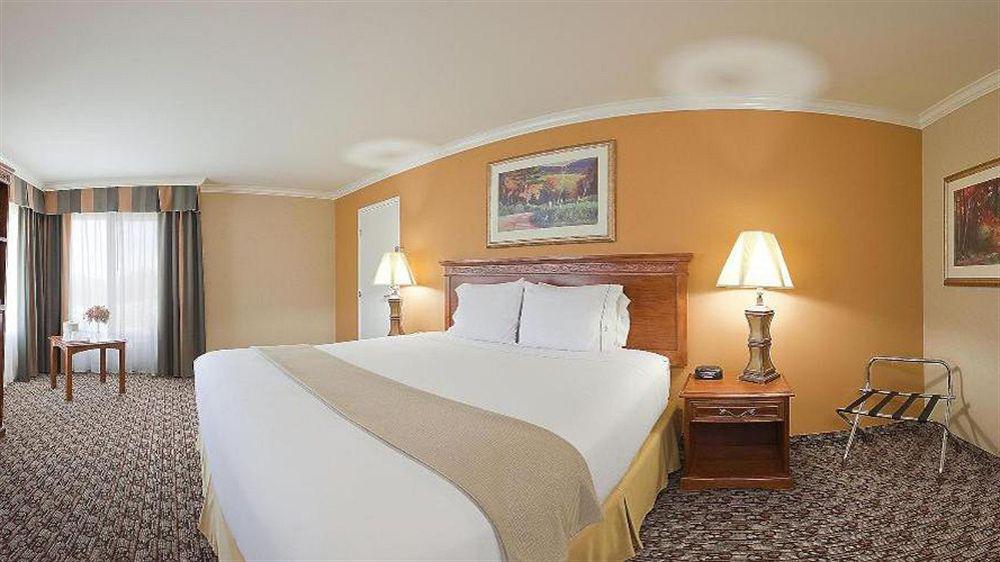 Hotel Xola Trademark Collection By Wyndham Moreno Valley Exterior photo