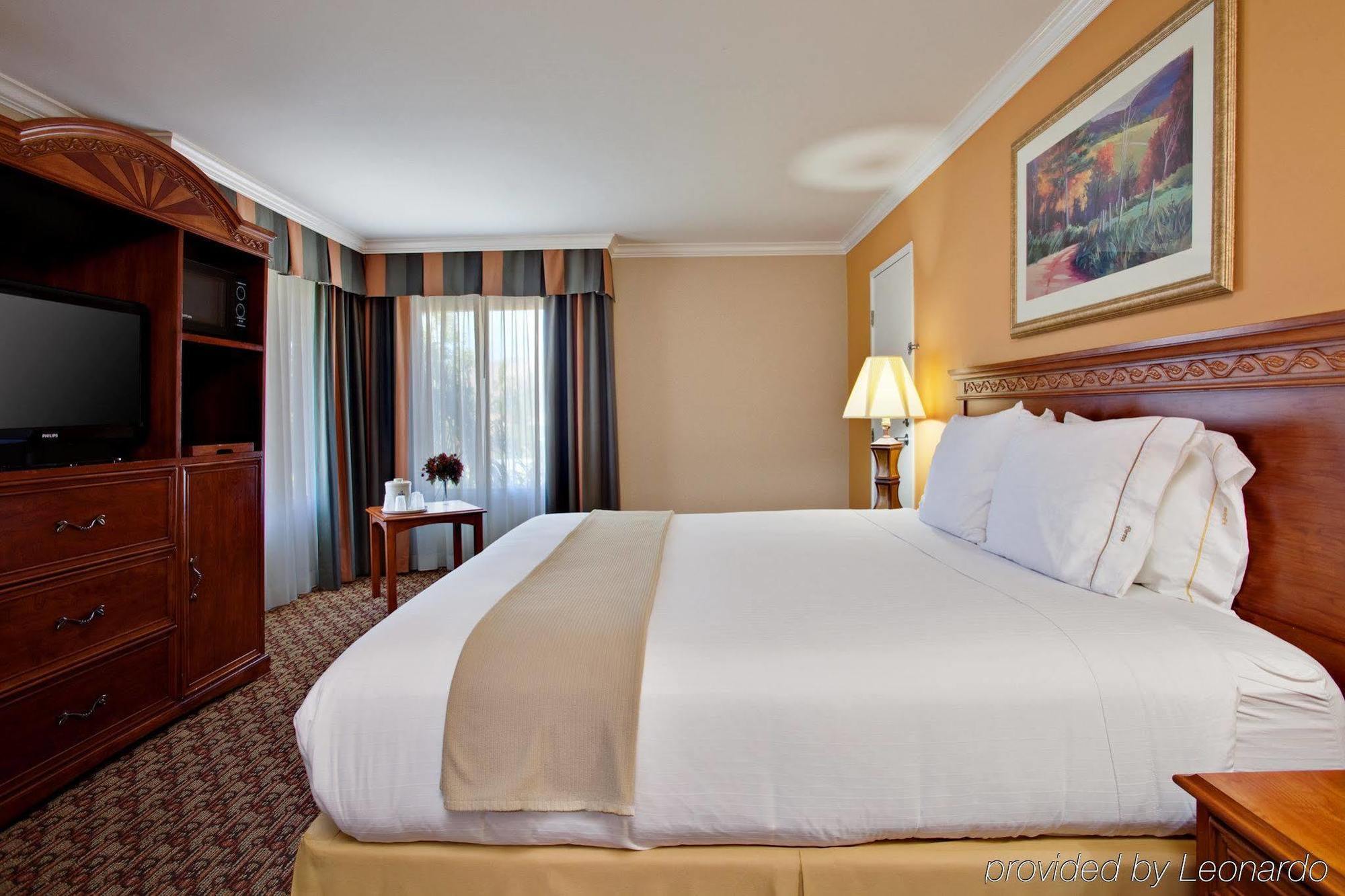 Hotel Xola Trademark Collection By Wyndham Moreno Valley Exterior photo