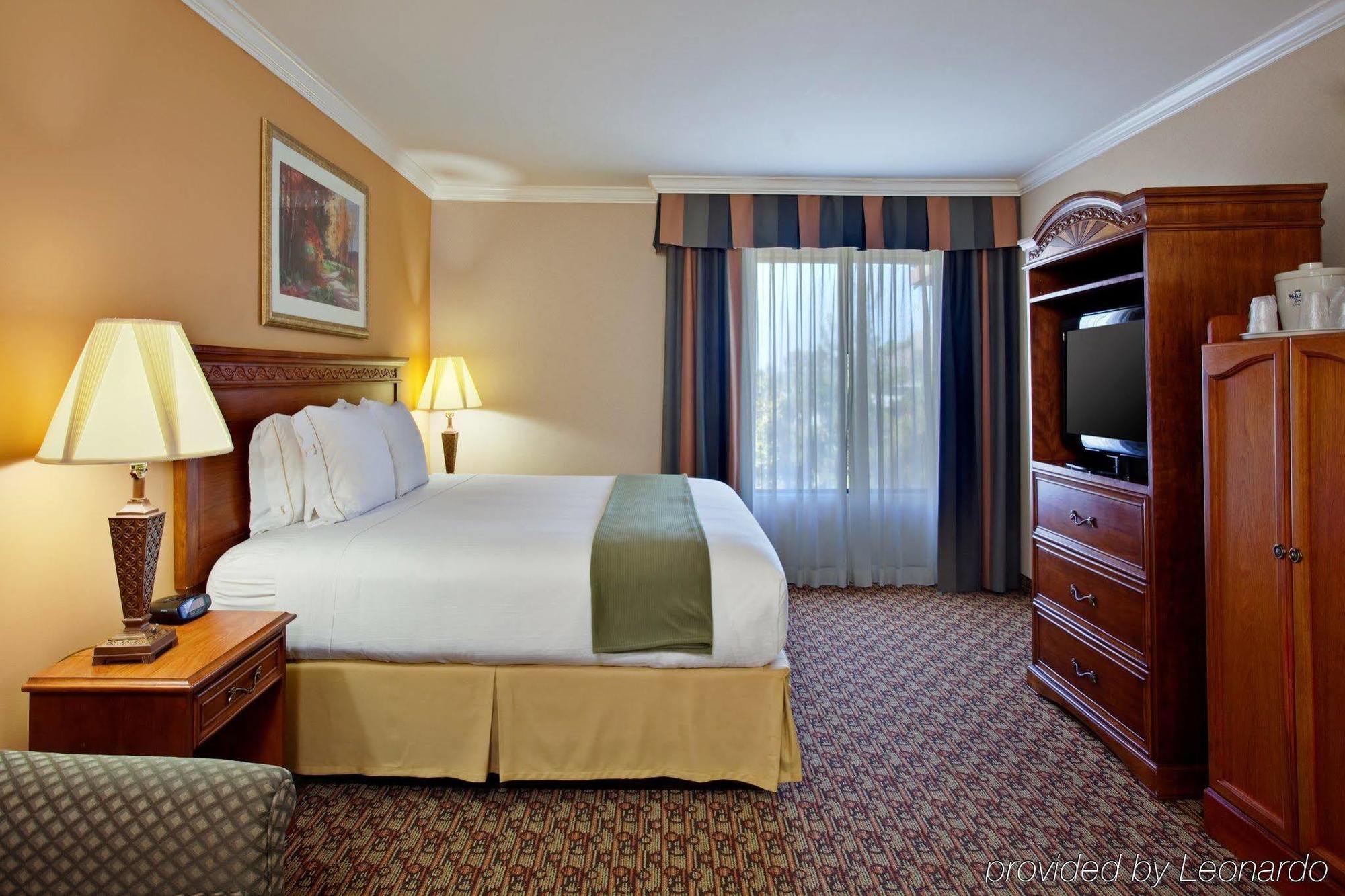 Hotel Xola Trademark Collection By Wyndham Moreno Valley Exterior photo